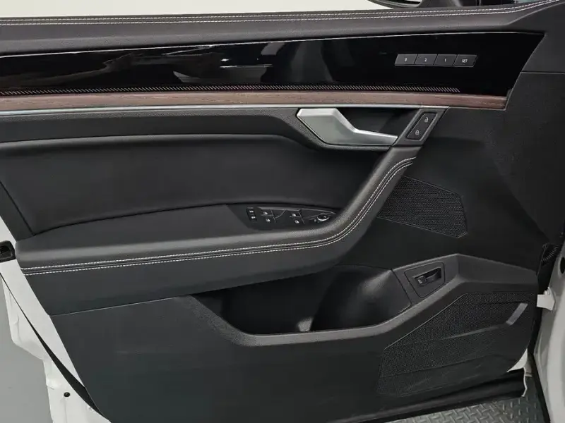 2025 Volkswagen Touareg с пробегом 24 484 км