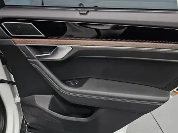 2025 Volkswagen Touareg с пробегом 24 484 км