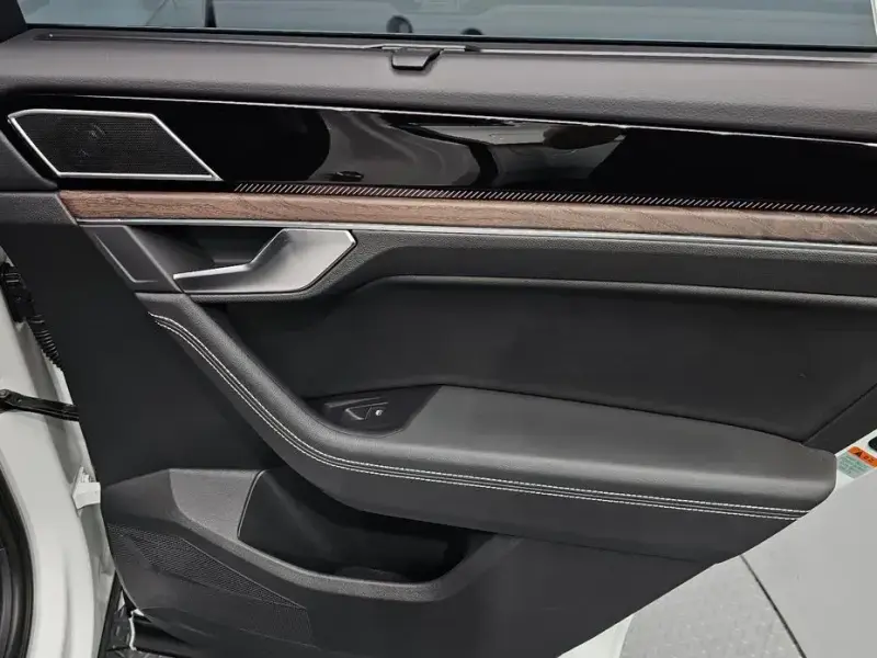 2025 Volkswagen Touareg с пробегом 24 484 км