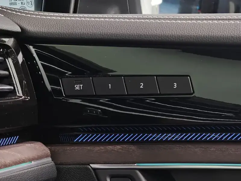 2025 Volkswagen Touareg с пробегом 24 484 км