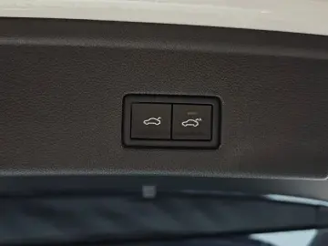 2025 Volkswagen Touareg с пробегом 24 484 км