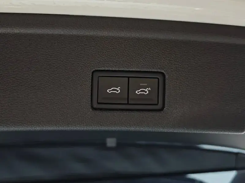 2025 Volkswagen Touareg с пробегом 24 484 км
