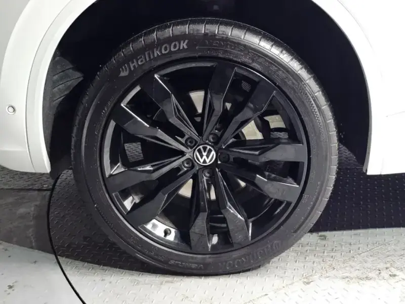 2023 Volkswagen Touareg с пробегом 28 984 км