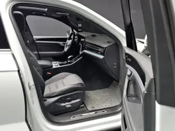 2023 Volkswagen Touareg с пробегом 28 984 км