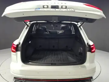 2023 Volkswagen Touareg с пробегом 28 984 км
