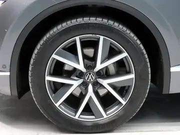 2023 Volkswagen Touareg с пробегом 37 924 км