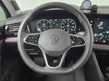 2024 Volkswagen Touareg с пробегом 26 649 км