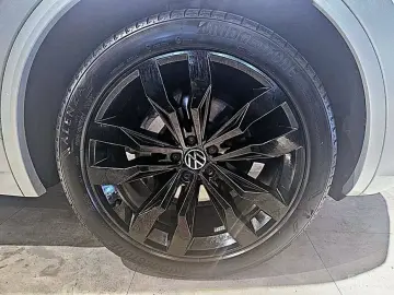 2023 Volkswagen Touareg с пробегом 21 766 км