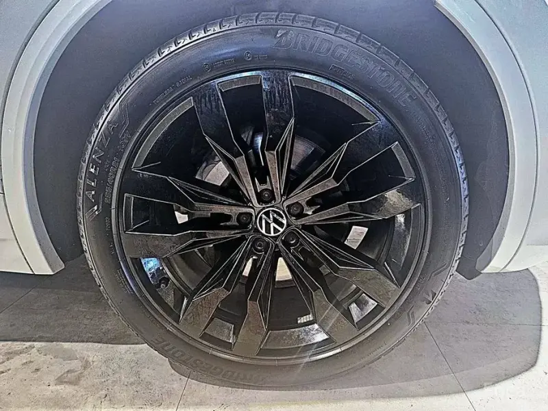 2023 Volkswagen Touareg с пробегом 21 766 км
