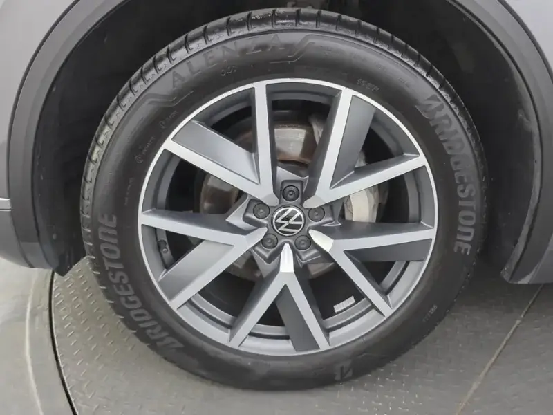 2023 Volkswagen Touareg с пробегом 51 716 км