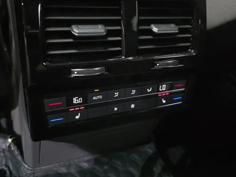 2023 Volkswagen Touareg с пробегом 51 716 км