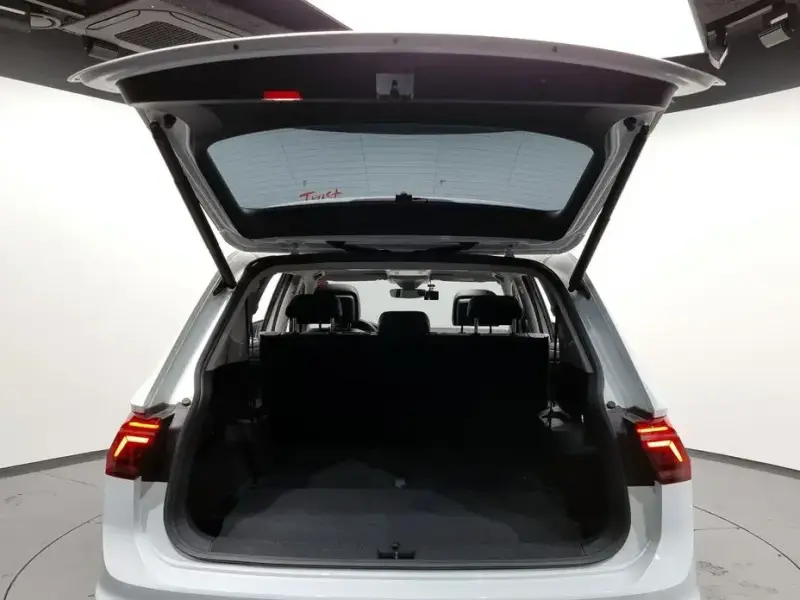 2023 Volkswagen Tiguan с пробегом 57 093 км
