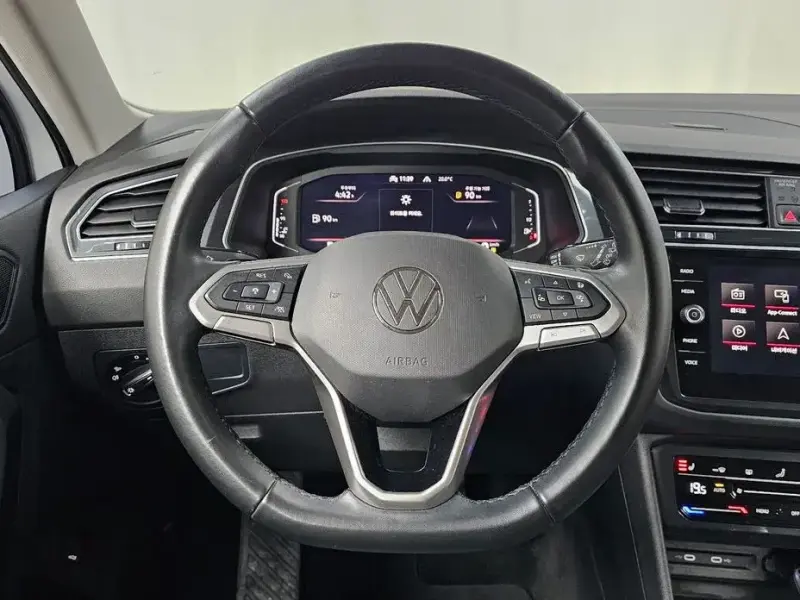 2021 Volkswagen Tiguan с пробегом 63 889 км
