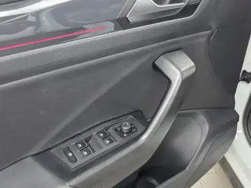 2021 Volkswagen T-Roc с пробегом 65 998 км