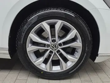 2022 Volkswagen Passat с пробегом 67 592 км