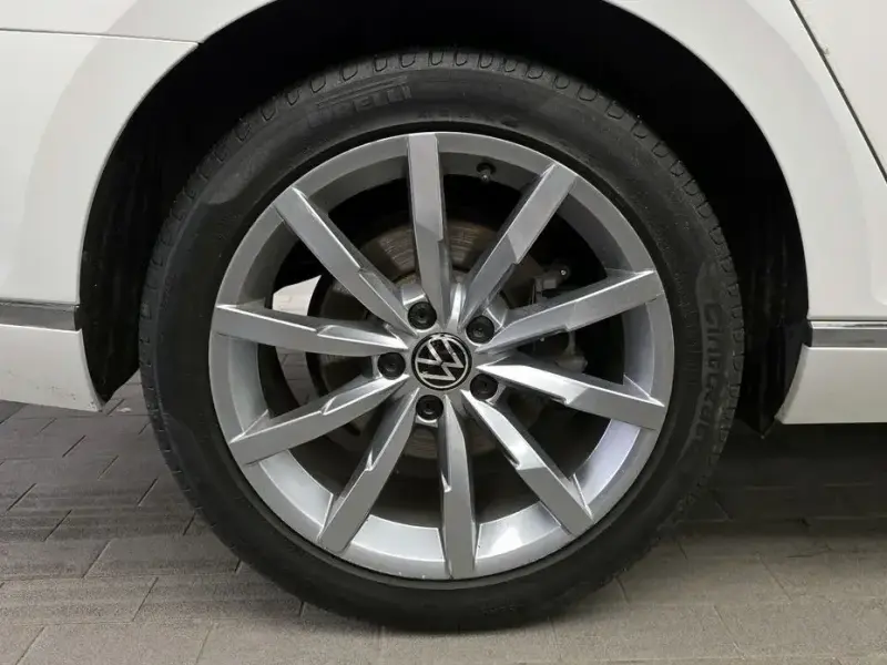 2021 Volkswagen Passat с пробегом 100 019 км