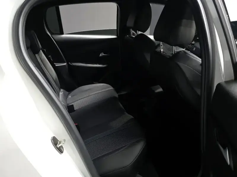 2021 Peugeot 208 с пробегом 19 927 км