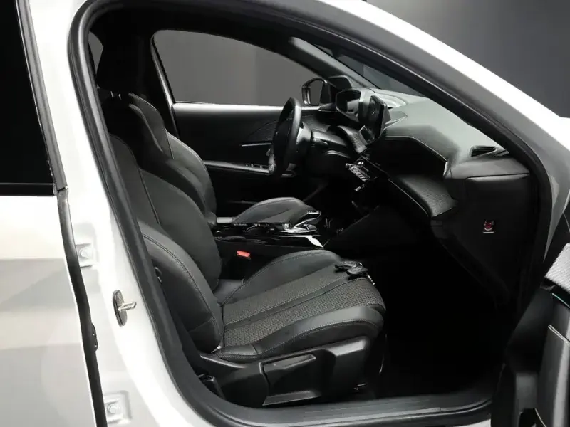 2021 Peugeot 208 с пробегом 19 927 км