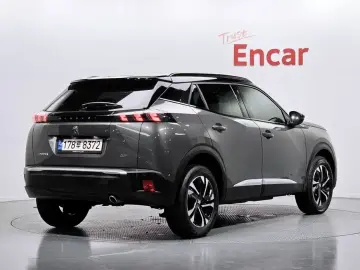 2023 Peugeot 2008 с пробегом 42 981 км