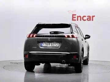 2023 Peugeot 2008 с пробегом 42 981 км