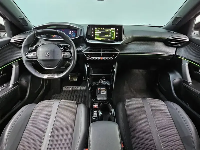 2023 Peugeot 2008 с пробегом 42 981 км