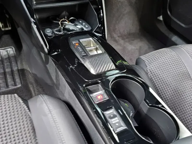 2023 Peugeot 2008 с пробегом 42 981 км