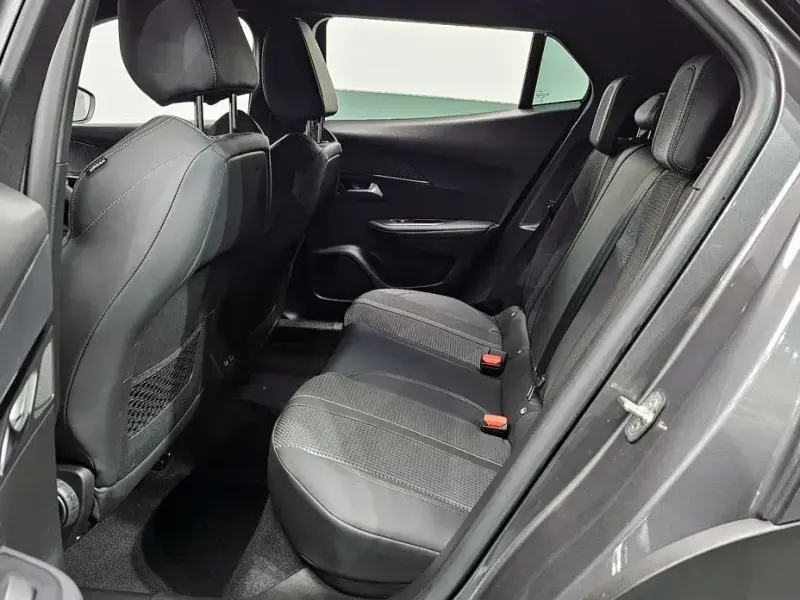 2023 Peugeot 2008 с пробегом 42 981 км