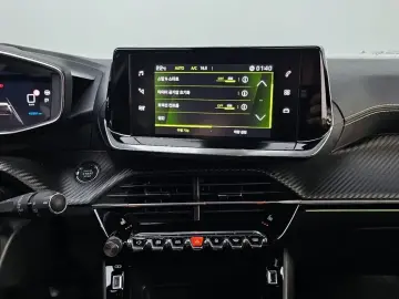 2023 Peugeot 2008 с пробегом 42 981 км