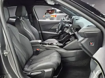 2023 Peugeot 2008 с пробегом 42 981 км