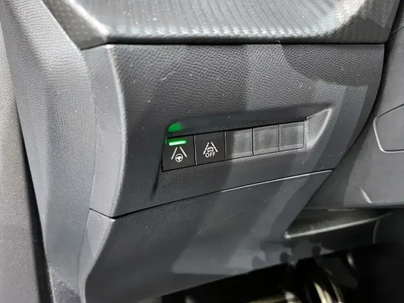 2023 Peugeot 2008 с пробегом 42 981 км