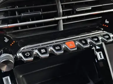 2023 Peugeot 2008 с пробегом 42 981 км