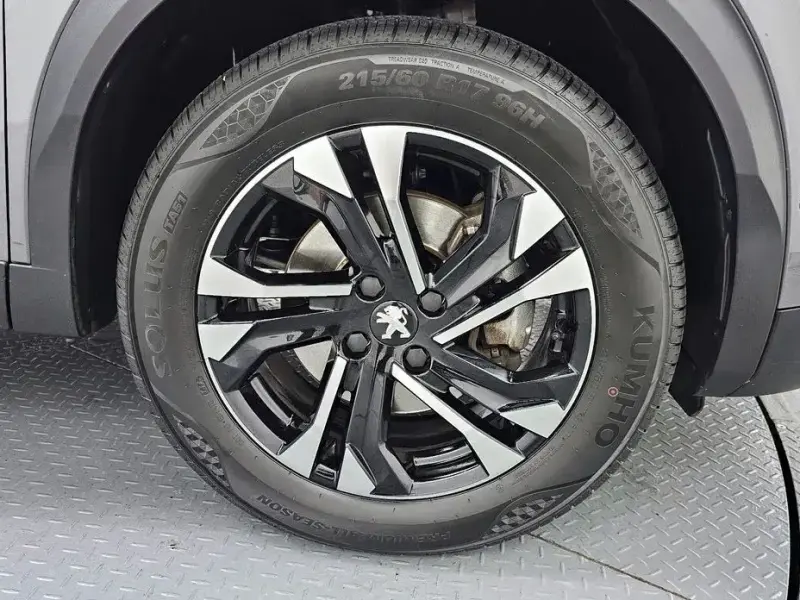 2023 Peugeot 2008 с пробегом 42 981 км