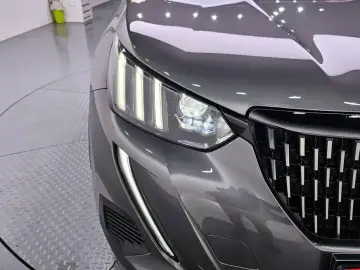 2023 Peugeot 2008 с пробегом 42 981 км