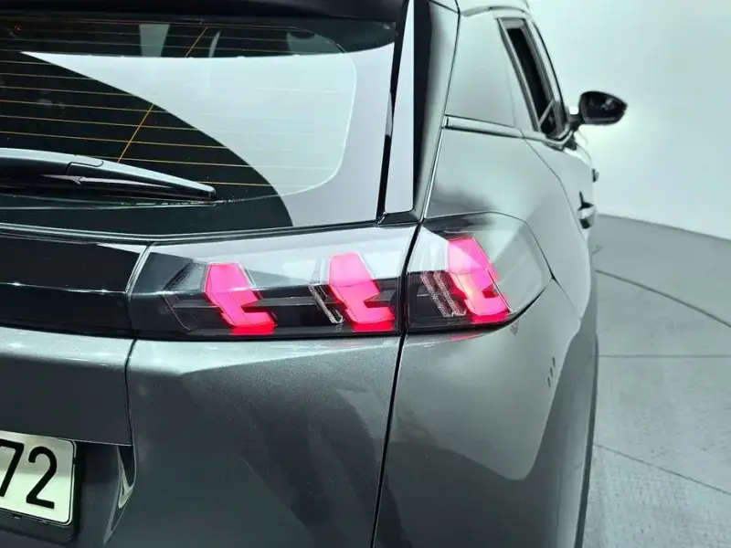 2023 Peugeot 2008 с пробегом 42 981 км