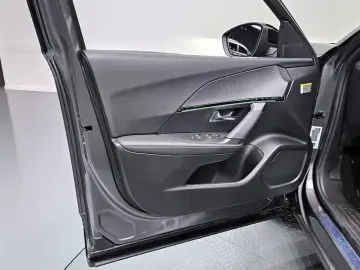 2023 Peugeot 2008 с пробегом 42 981 км