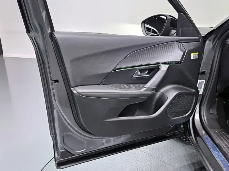 2023 Peugeot 2008 с пробегом 42 981 км