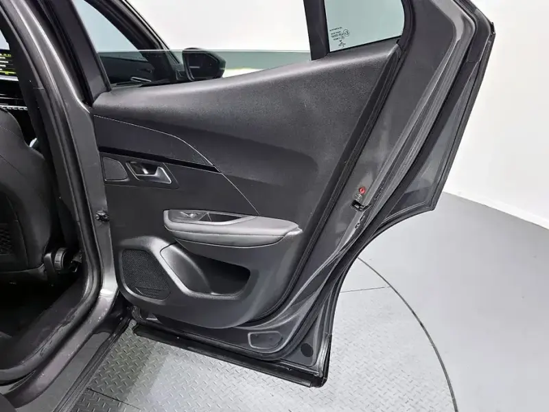 2023 Peugeot 2008 с пробегом 42 981 км