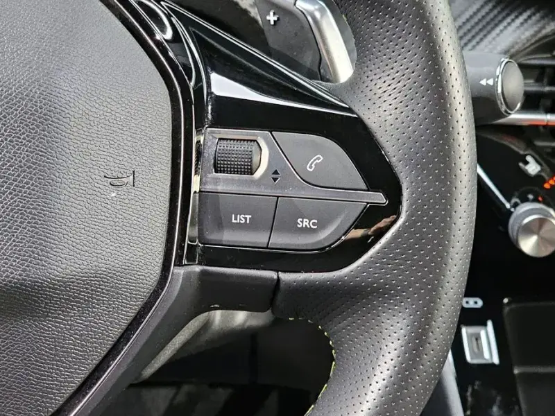 2023 Peugeot 2008 с пробегом 42 981 км
