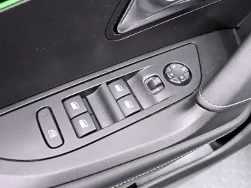 2023 Peugeot 2008 с пробегом 42 981 км