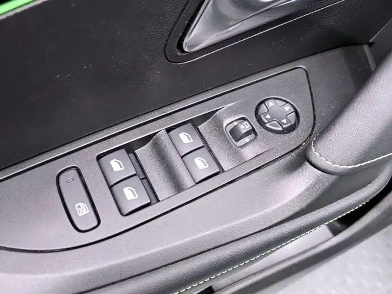 2023 Peugeot 2008 с пробегом 42 981 км