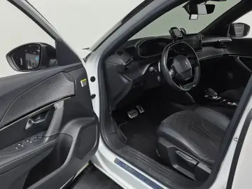 2021 Peugeot 2008 с пробегом 67 885 км