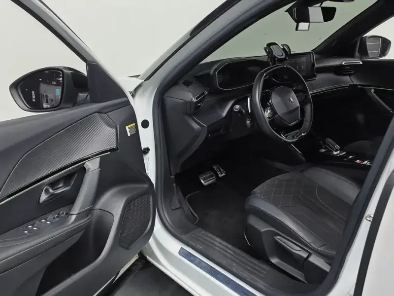 2021 Peugeot 2008 с пробегом 67 885 км