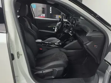 2021 Peugeot 2008 с пробегом 67 885 км
