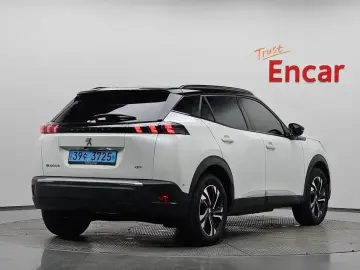 2023 Peugeot 2008 с пробегом 28 371 км
