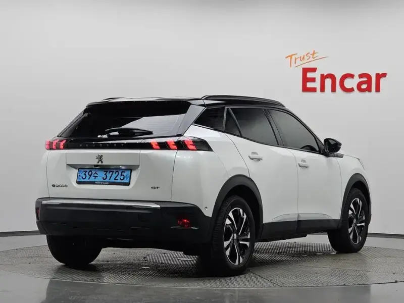 2023 Peugeot 2008 с пробегом 28 371 км