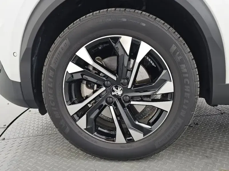 2023 Peugeot 2008 с пробегом 28 371 км