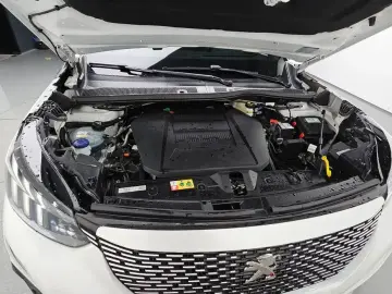 2023 Peugeot 2008 с пробегом 28 371 км