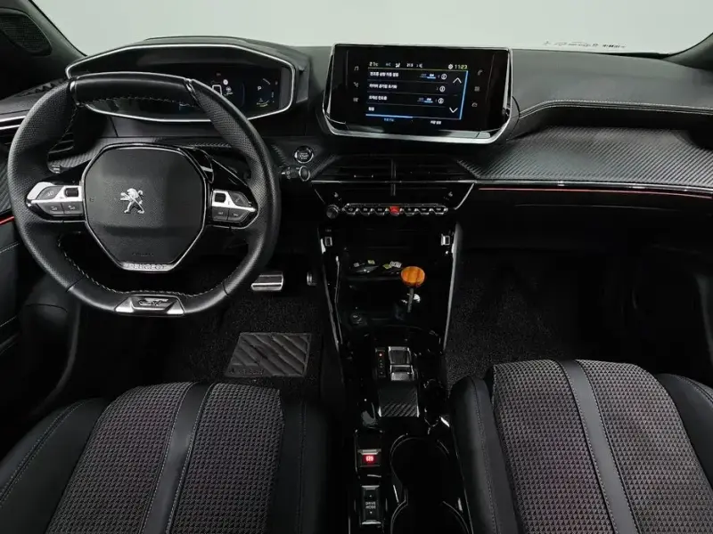 2023 Peugeot 2008 с пробегом 28 371 км
