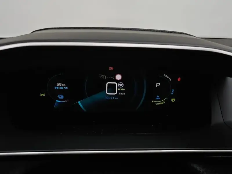 2023 Peugeot 2008 с пробегом 28 371 км