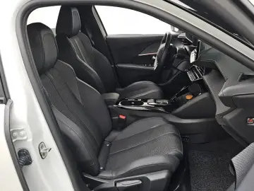 2023 Peugeot 2008 с пробегом 28 371 км